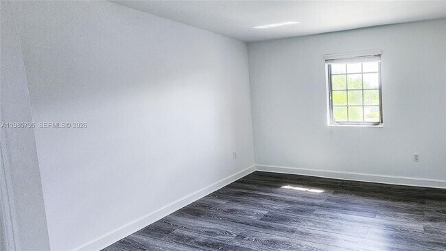Building Photo - 470 NE 194th Terrace
