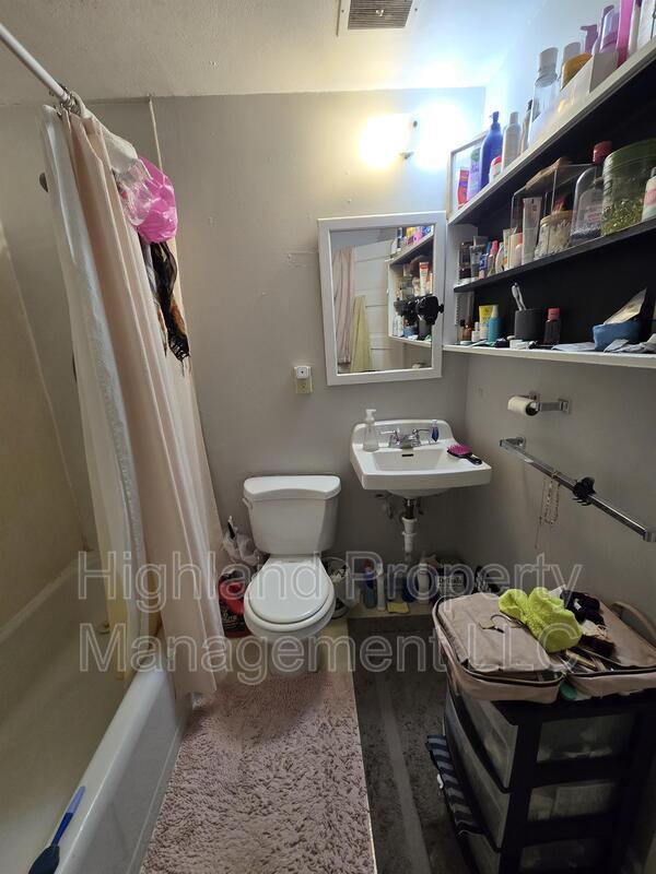 Building Photo - 235 SE Daniel St