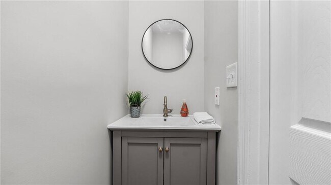 Building Photo - 3532 Paces Pl NW