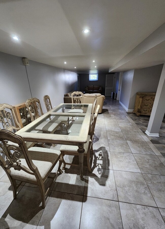 Building Photo - 106 Mound St