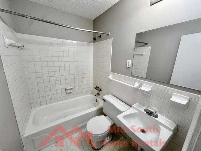 Building Photo - 3940 Schoolfield Rd