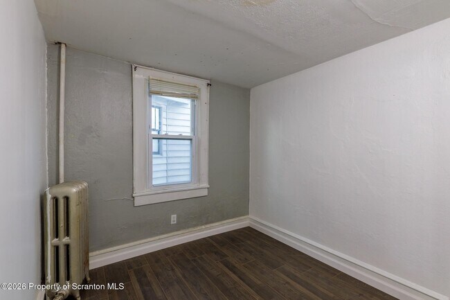 Building Photo - 623 E Elm St