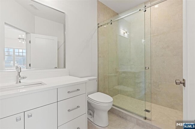 Building Photo - 445 Ramapo Valley Rd