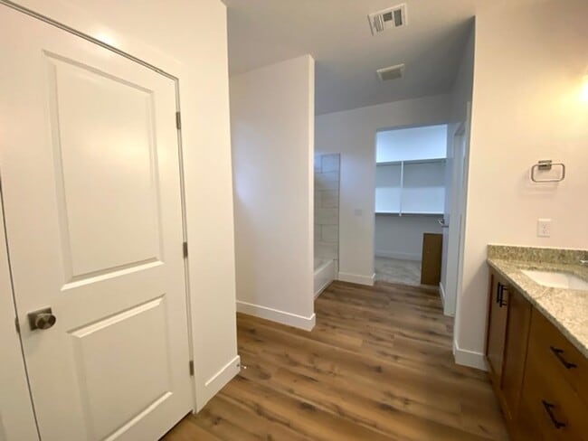 Building Photo - 438 N Stone Mountain Dr