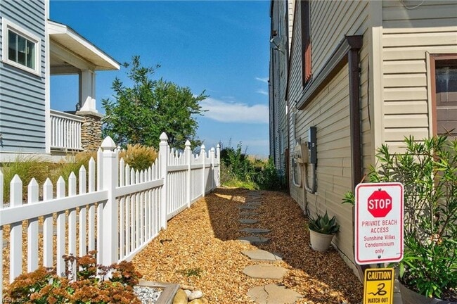 Building Photo - 1218 W Ocean View Ave