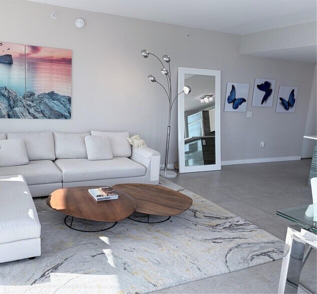 Building Photo - 460 NE 28th St