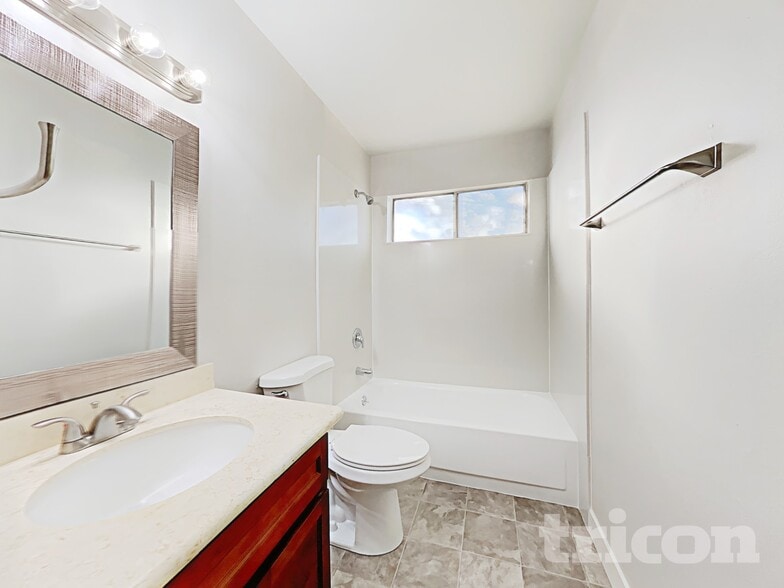 Building Photo - 4673 Tallyho Dr