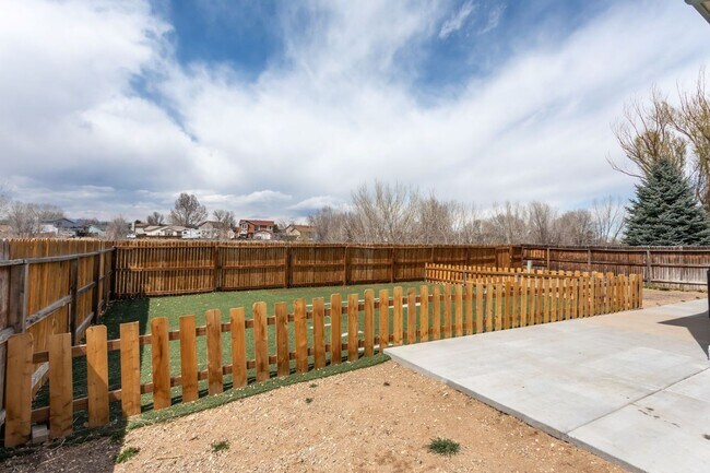 Building Photo - 1130 Pond Side Dr