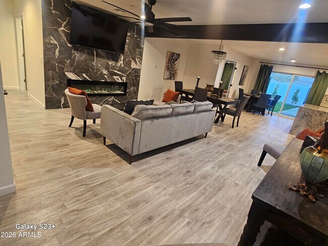 Building Photo - 2817 N 71st Pl