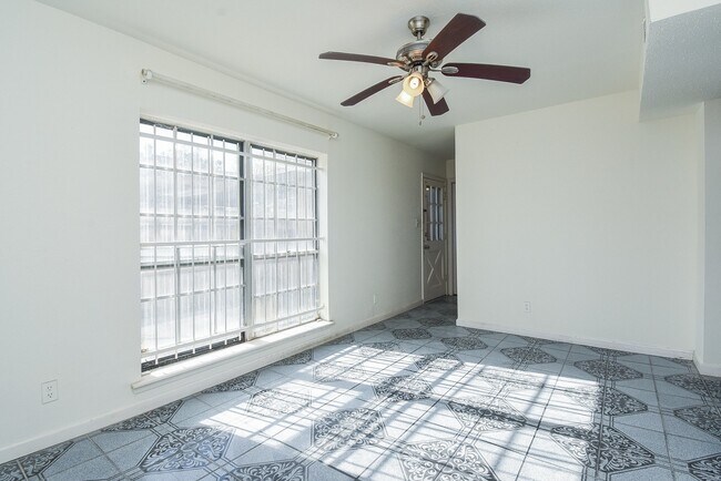 Building Photo - 4022 Belle Park Dr