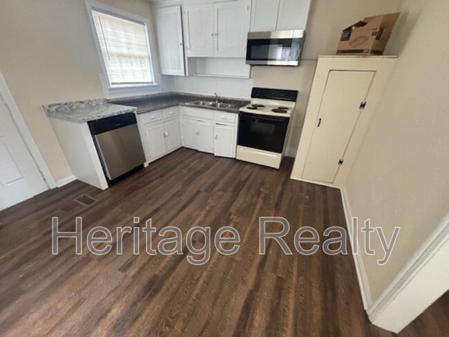 Building Photo - 336 S Castle St