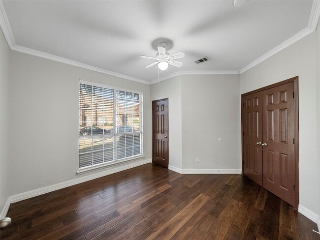 Building Photo - 9943 Red Cedar Dr