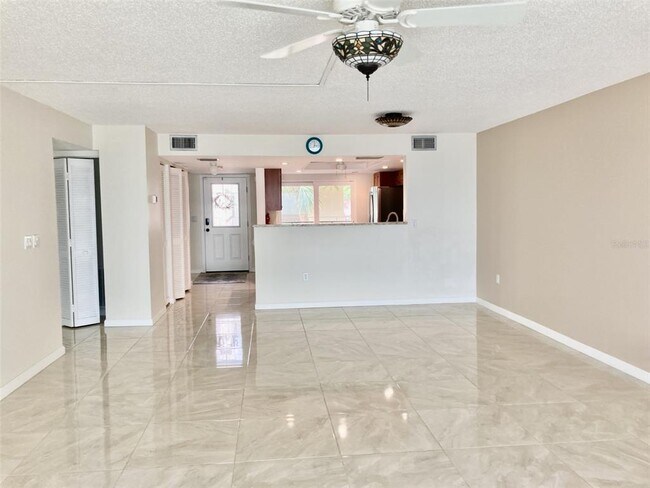 Building Photo - 6430 Sun Eagle Ln