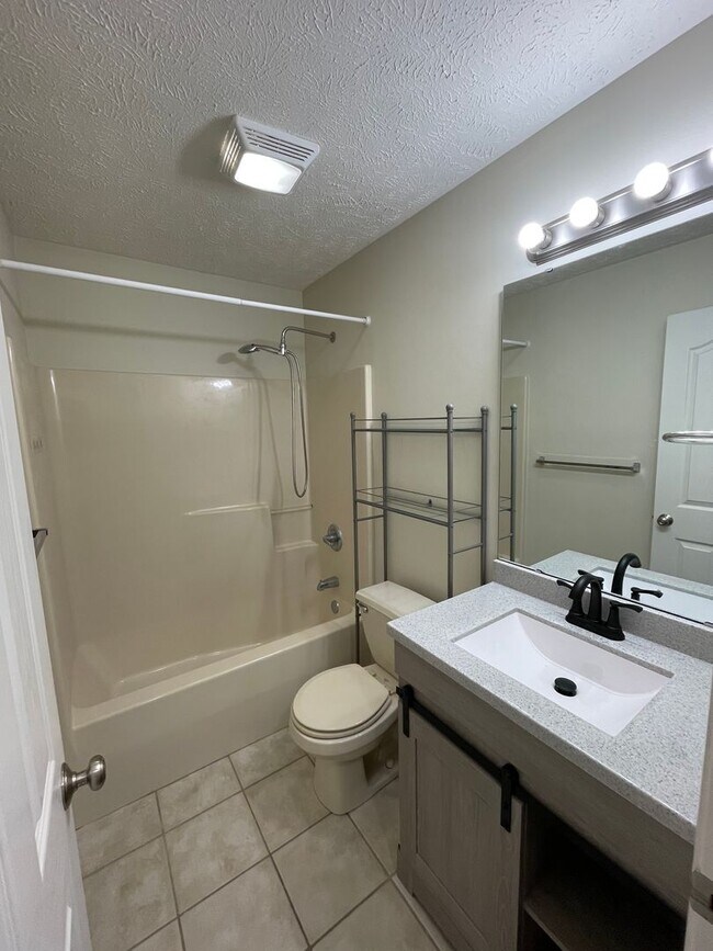 Building Photo - Three Bedroom Single Family Home - West La...