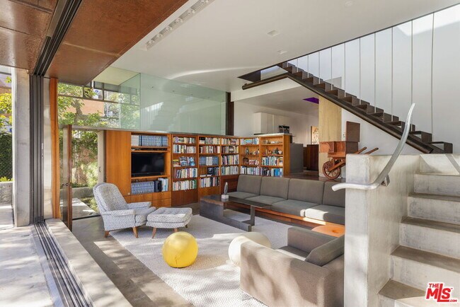 Building Photo - 615 Woodlawn Ave