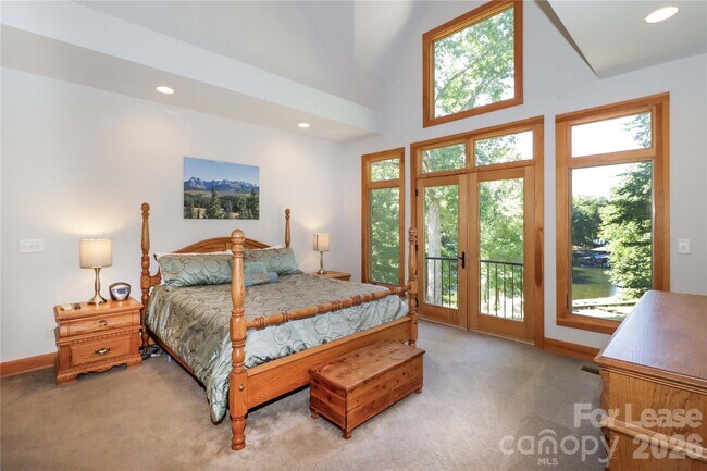 Building Photo - 111 Farmington Ln