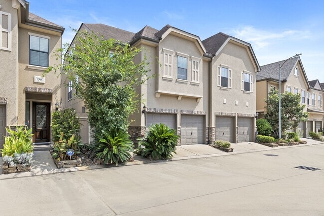 Building Photo - Stylish 3-Story Townhome with Covered Outd...