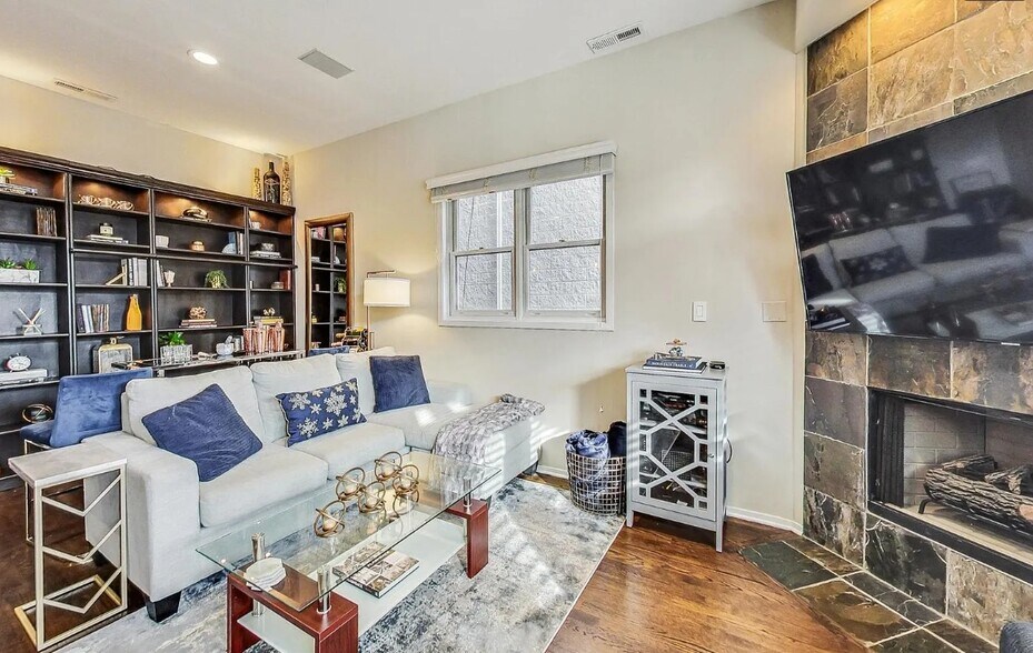 Building Photo - 1343 N Mohawk St