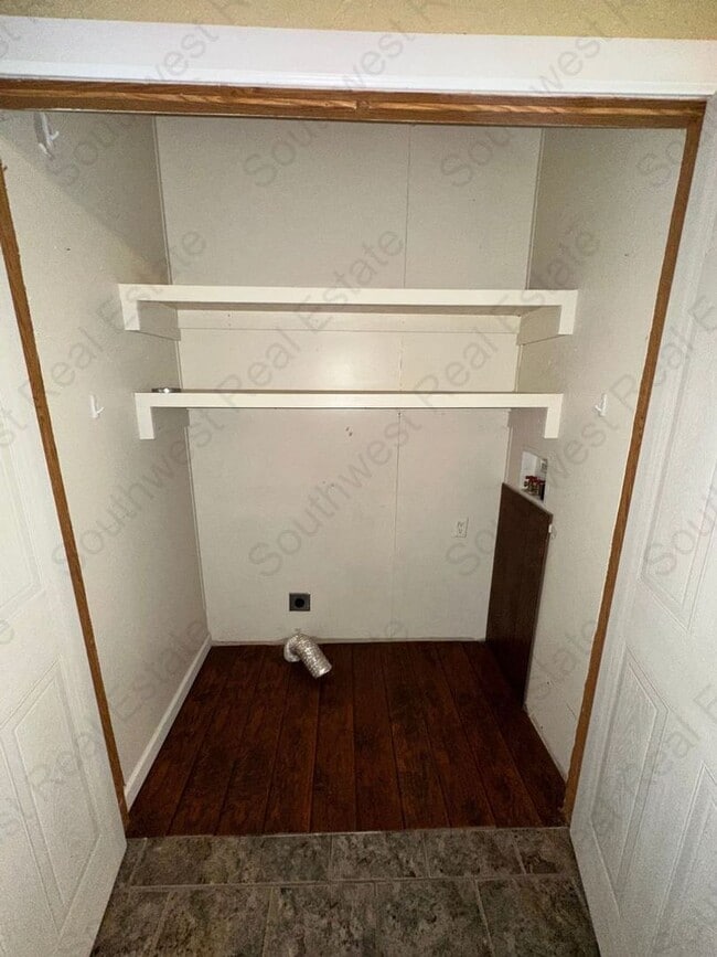 Building Photo - Country home with 3 bedroom 2 bathrooms