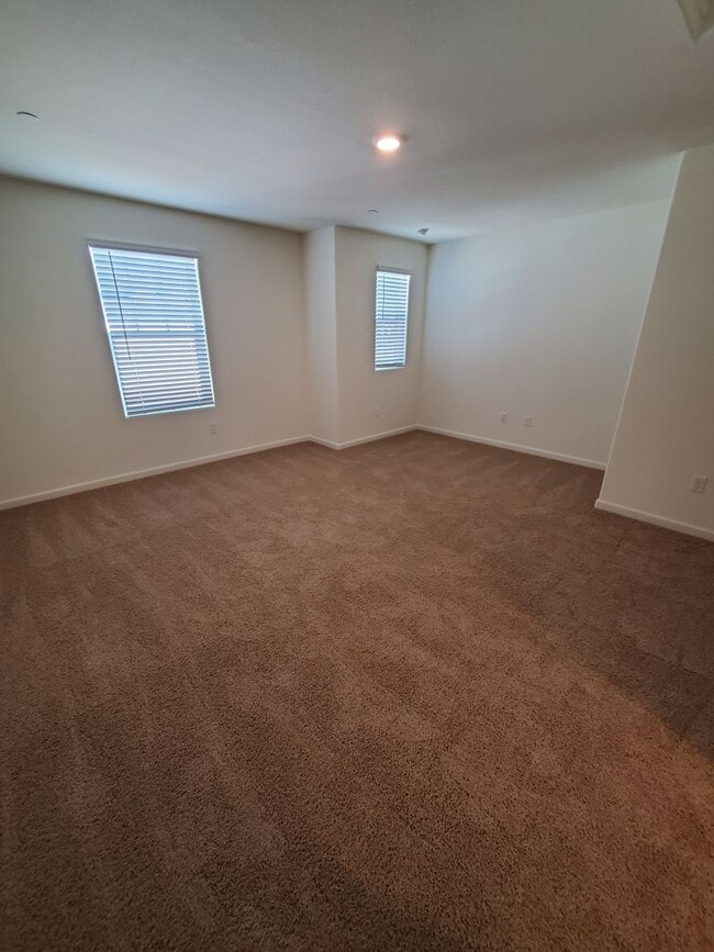 Building Photo - 3br, 2.5ba - Five Year Old - Solar - Single family home - Energy efficient - Linda, CA