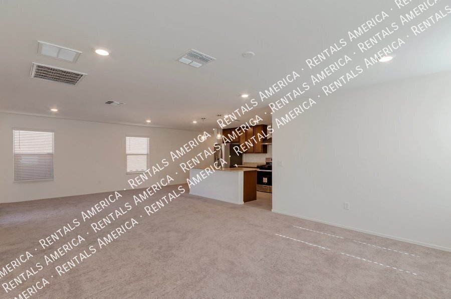 Building Photo - 9221 N Peridot Vis Ave