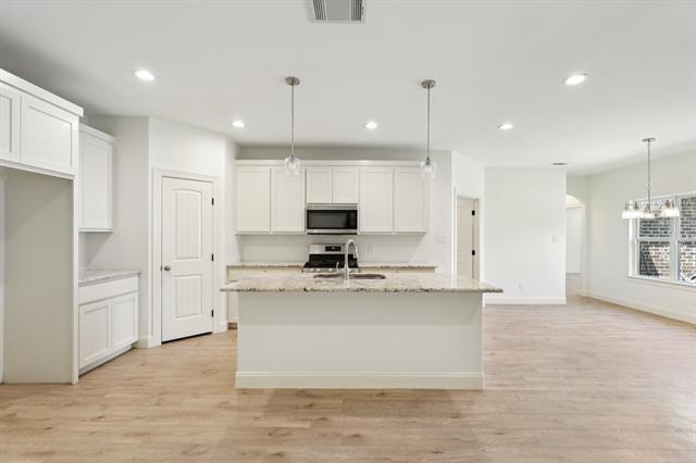 Building Photo - 1702 Kings Ln