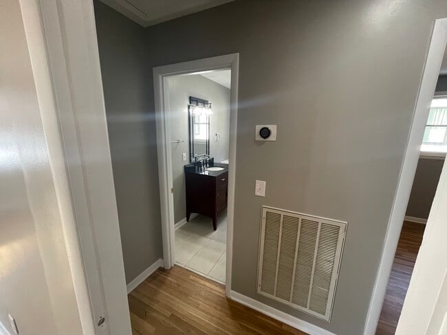 Building Photo - 1913 Boscobel St