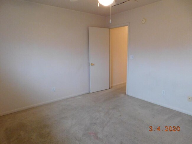 Building Photo - 2811 Cantabrian Dr