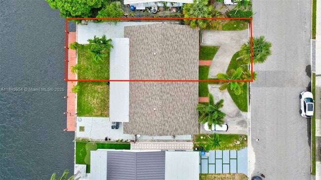 Building Photo - 1001 SW 12th Ct
