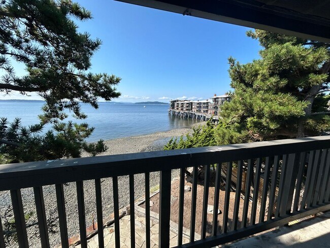 Building Photo - 2 Bedrooms on the Beach, W/D in Unit, Incr...