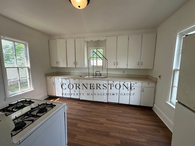 Building Photo - Cute 2 bedroom $750 per month