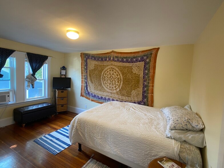 Building Photo - 8 Mendelssohn St