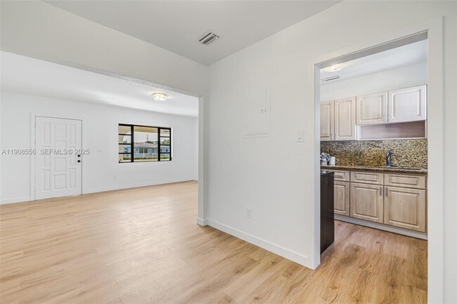 Building Photo - 1610 NW 33rd Ave