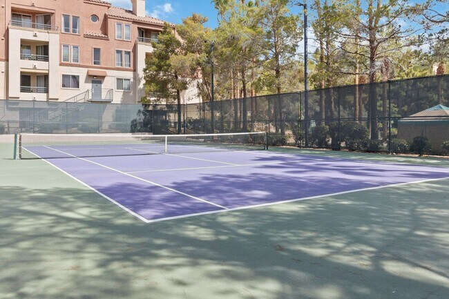 Building Photo - Beautiful, unfurnished luxury condo at the...