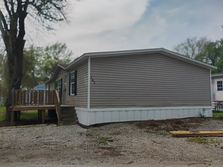 Building Photo - 161 Rainbow Dr