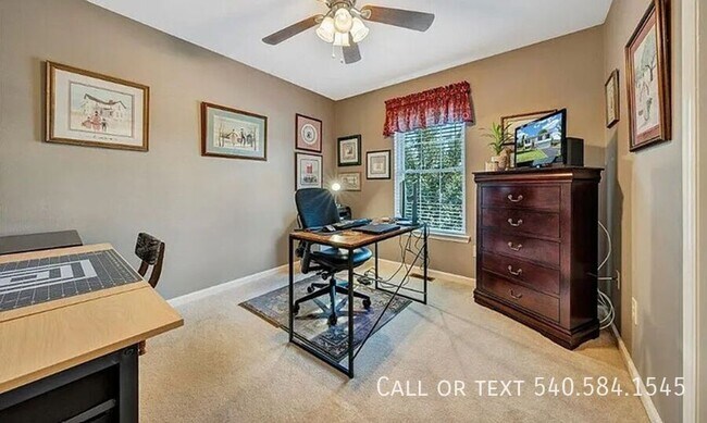 Building Photo - 133 Gala Dr