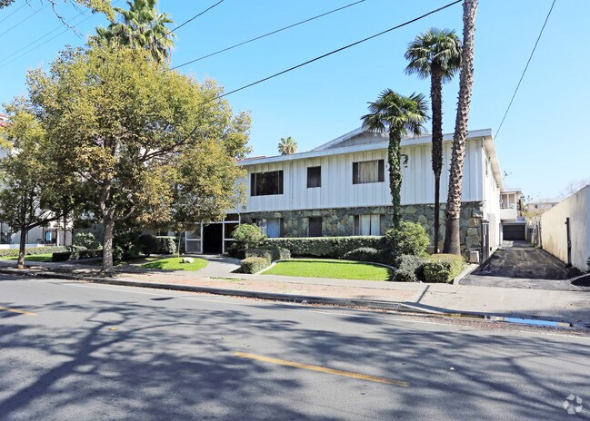Primary Photo - 1311 N Ross St