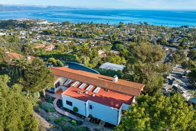 Building Photo - 4,000 SQ. FT. MESA HOME WITH OCEAN & HARBO...