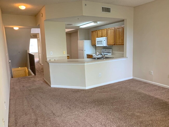 Building Photo - 3BR | 2 BA | 1-Car Las Palmas Townhome