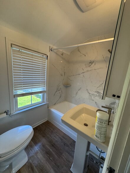 Building Photo - 1435 Grenleigh Rd