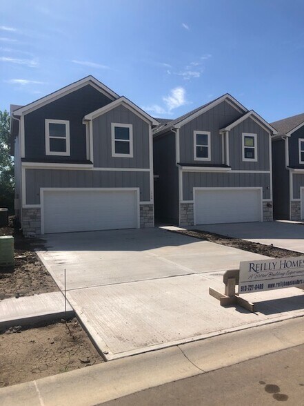 Building Photo - 16067 Garden Pky