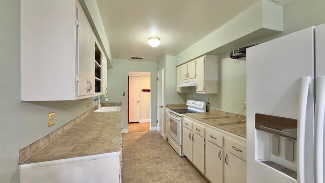 Building Photo - 3 bedroom | 2 bath | Single family home in Citrus Heights