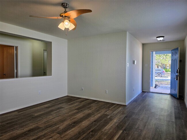 Building Photo - 6527 Fairbrook Park Ln