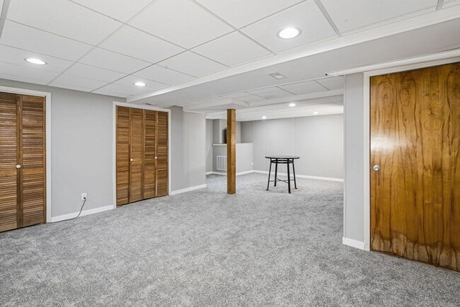 Building Photo - Luxurious 4-Bedroom Furnished Home in West...