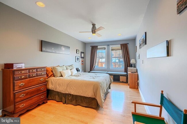 Building Photo - 542 E Clement St