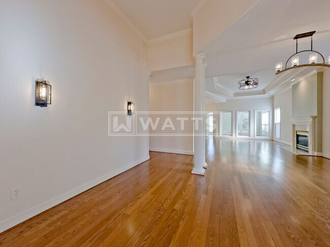 Building Photo - Spacious 3-Bed, 2-Bath Riverchase Garden Home