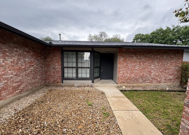Primary Photo - 4023 Briar Hollow St