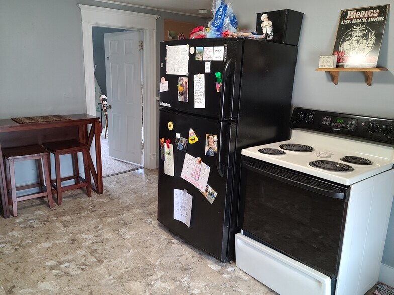 Kitchen view 1 - 1741 College Ave