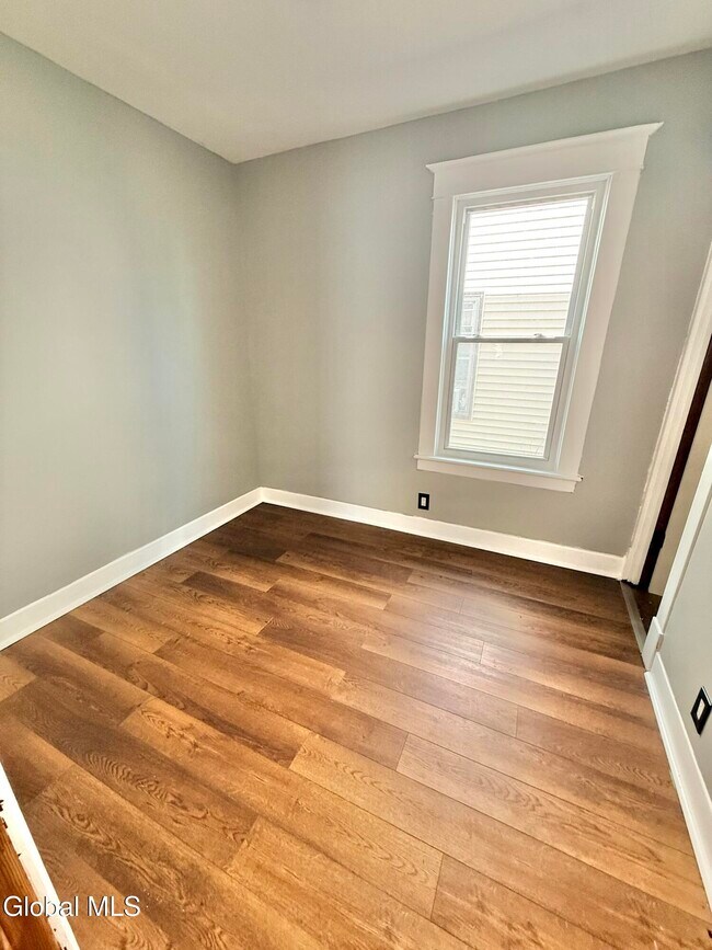 Building Photo - 1120 Pleasant St