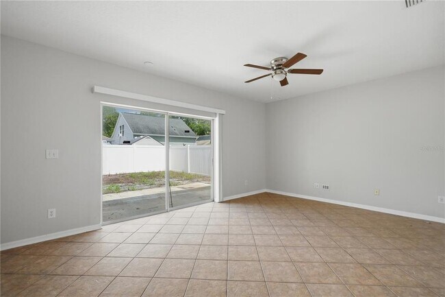 Building Photo - 10215 Lakeside Vista Dr